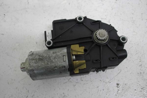 MOTEUR TOIT PANORAMIQE BMW E90/E91 - Vue 2